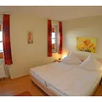 With 2 Bedrooms Prázdninový dům *